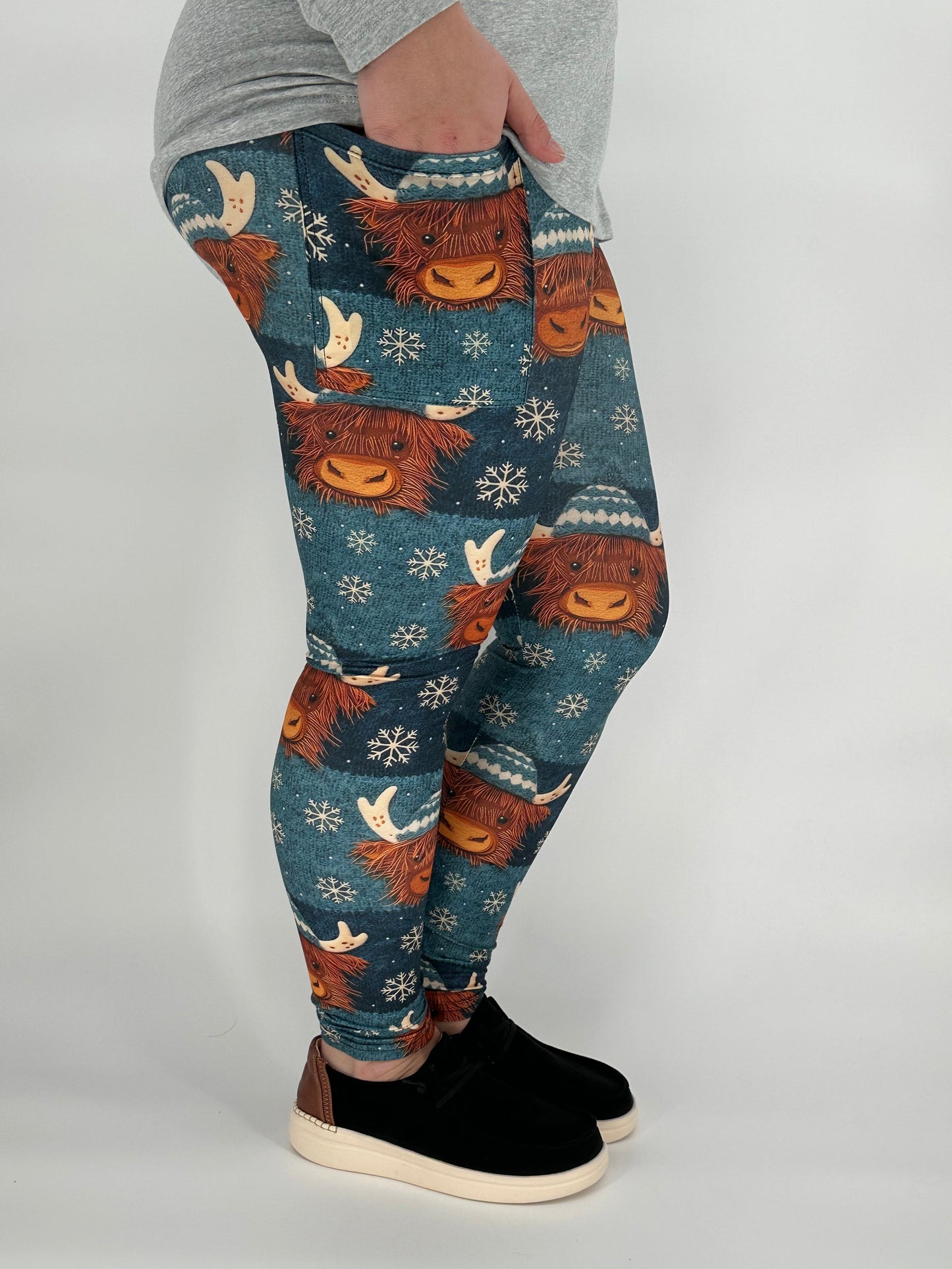 Winter Highland Cow Leggings w/ Pockets